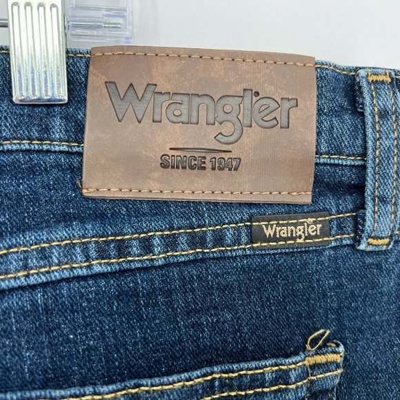 Wrangler Jeans Men's 42 X 30 Tapered Leg Regular Fit Blue Casual - Picture 3 of 9
